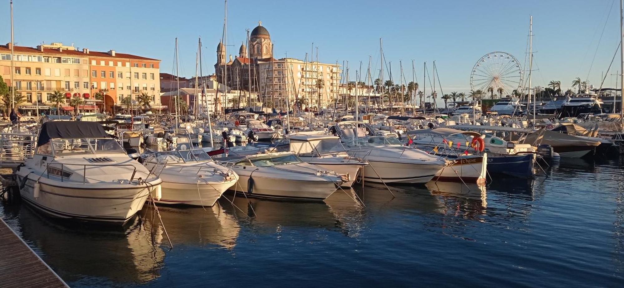 Maison Au Calme Avec Jardin Et Piscine Saint Raphael Bagian luar foto