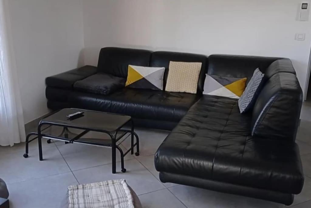 Maison Au Calme Avec Jardin Et Piscine Saint Raphael Bagian luar foto